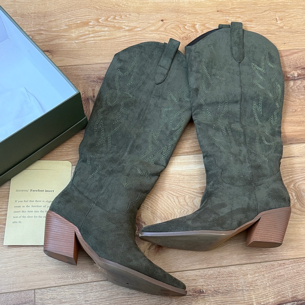 Cowgirl Boots embroidered, Green, Size 8.5
